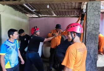 Evakuasi seekor kambing terperosok ke sumur sedalam 20 meter di Gaum, Tasikmadu, Karanganyar, pada Kamis (29/5/2025)