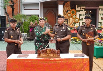Pangdam IX/Udayana dan Kajati Pimpin Apel Gelar Pasukan Gabungan