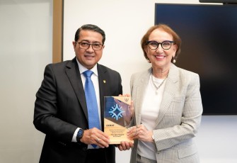 Menteri Ekonomi Kreatif, Teuku Riefky Harsa, melakukan pertemuan bilateral dengan Sekretaris Jenderal United Nations Conference Trade and Development (UNCTAD), Rebeca Grynspan, di kantor pusat UNCTAD, Jenewa, Swiss, Kamis (4/12)