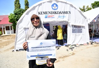 Kepala Sekolah SMP Negeri 1 Tanjung Raya, Mirna Zulfianti