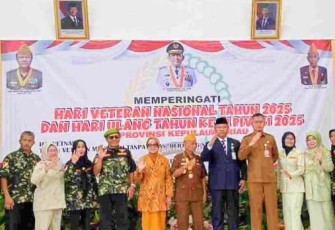 Sekretaris Daerah Kota Tanjungpinang, Zulhidayat, menghadiri peringatan Hari Veteran Nasional 2025 dan HUT ke-61 Persatuan Istri Veteran Republik Indonesia (PIVERI) di Kantor Mada Legiun Veteran Republik Indonesia (LVRI) Provinsi Kepri, Jalan Basuki Rahmat, Senin (11/8)