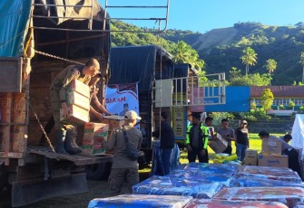 Polri Salurkan Puluhan Ribu Bantuan Logistik untuk Korban Bencana Alam di Sumatera Barat