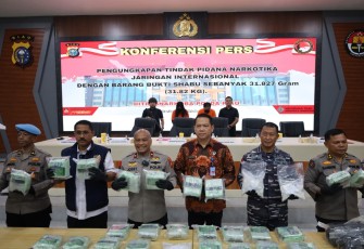 Sinergi TNI AL dan Polda Riau Gagalkan Penyelundupan 31 Kg Sabu di Pelabuhan Roro Dumai 