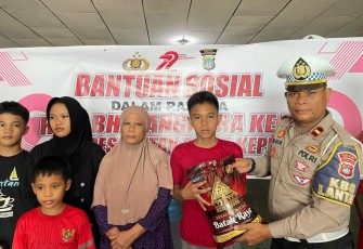 Personel Satuan Lalu Lintas (Satlantas) Polres Bintan melakukan kunjungan dan memberikan bantuan  sosial berupa 10 paket sembako kepada pengurus panti asuhan Ar Rahman Kecamatan Bintan Utara pada Jumat (13/6/2025)