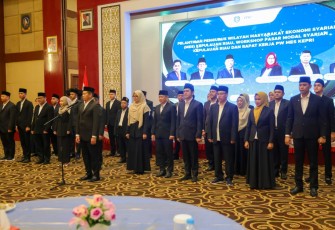 Pengurus Wilayah Masyarakat Ekonomi Syariah (PW MES) Kepulauan Riau resmi dilantik pada Kamis (12/6) di Balairung Wan Seri Beni, Dompak