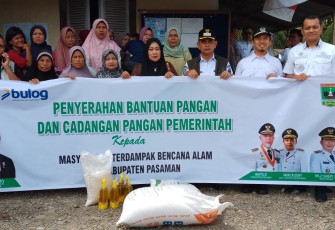 Pemkab Pasaman Salurkan Bantuan Pangan pada Warga Terdampak Banjir 