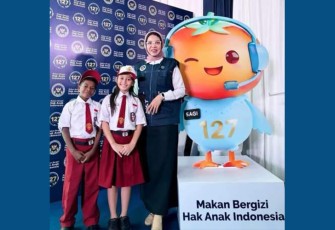 Kepala Biro Hukum dan Humas Badan Gizi Nasional (Karo Kummas BGN), Khairul Hidayati saat peluncuran Layanan Call Center 127 dengan maskot resminya SAGI, yang merupakan akronim dari Sentra Aduan Gizi Indonesia, Senin (17/11).