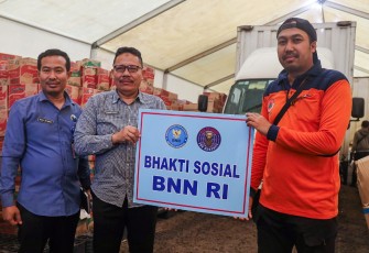 BNN Salurkan 2.000 Paket Sembako untuk Korban Banjir Bandang