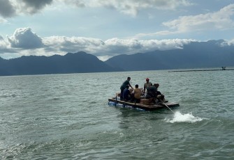 Pengiriman bantuan menuju Nagari Sungai Batang, Kec. Tanjung Raya, Kab. Agam, yang saat ini terisolir dikarenakan akses jalan tertutup longsor (1/12).
