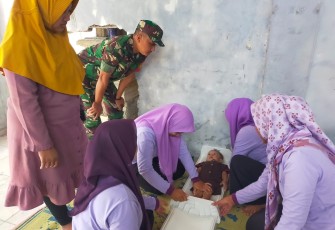 Babinsa Karangjati Dampingi Kegiatan Posyandu