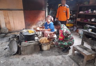 Babinsa Koramil 0805/05 Karangjati Kodim Ngawi Sertu Eko Prayitno