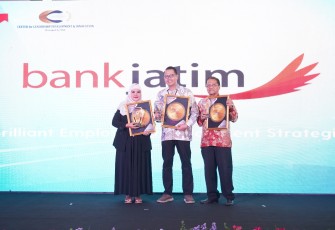 Bank Jatim Boyong Penghargaan Dalam Ajang IHCBA dan IPRA 2025