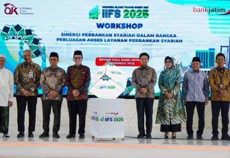 Foto bersama saat workshop dalam ajang Indonesia Islamic Finance Summit (IIFS) 2025.