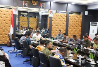 Penandatanganan Serah-Terima Aset PSU tersebut dilakukan langsung oleh Bupati Bintan Roby Kurniawan bersama para Pengembang di Ruang Rapat II Bandar Seri Bentan, Kamis (06/11/2025).