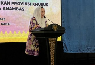 Bupati Natuna Cen Sui Lan