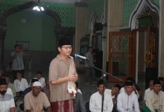 Bupati Trenggalek, Mochamad Nur Arifin, saat menghadiri kegiatan Gema Takbir menyambut Hari Raya Idul Adha 1446 H, di Masjid Baiturrahman, Kamis (562025).