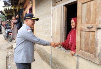 Bupati Welly Suhery dalam kunjungannya, ke Mapattunggul Selatan, Kamis (20/11/2025)