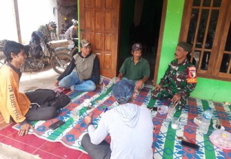 Komsos Babinsa bersama warga binaannya