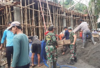 Gotong royong bangun masjid di wilayah desa binaan 