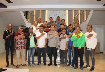 Kapolrestabes Medan bersama awak media, Senin (20/10)