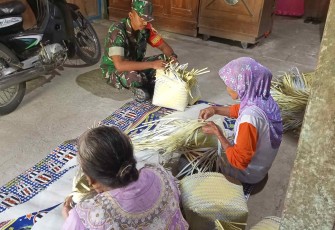 Motivasi pengrajin tas anyaman di wilayah desa binaan 