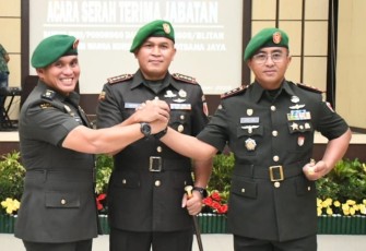 Danrem 081/DSJ Kolonel Arm Untoro Hariyanto bersama Dandim 0802/Pacitan dan Dandim 0808/Blitar usai sertijab, Sabtu (25/10)
