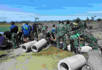 Pengerjaan gorong-gorong TMMD Kodim Takalar 