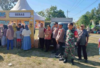 Pasar murah sembako di wilayah desa binaan 
