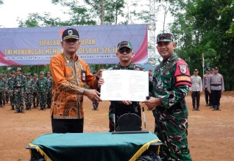 Dansatgas TMMD ke 126 Kodim Pacitan Letkol Arh Imam Musahirul saat penutupan TMMD ke 126, Kamis (6/11)
