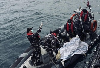 Evakuasi jenazah mengapung di teluk Balikpapan 
