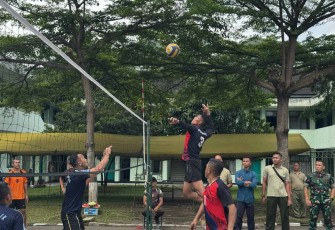 Spike keras pemain Pussimpur saat mengalahkan tim gabungan 