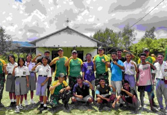 Satgas Yonarmed 12 Kostrad bersama siswa di perbatasan 