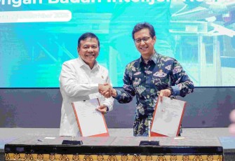 Kepala BIN Muhammad Herindra bersama Menkes Budi Gunadi usai menandatangani MoU di Jakarta, Selasa (23/12)