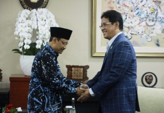 Mensos Saifullah Yusuf bersama Menkeu Purbaya di Jakarta, Selasa (23/12)