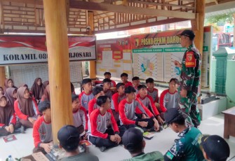 Babinsa Koramil 0801/03 Arjosari Beri Pelatihan Pramuka SWK