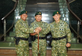 Serah terima jabatan Kepala Staf Divif 2 Kostrad dari Brigjen TNI Riyanto, S.I.P., M.M. kepada Kolonel Inf Septa Viandi Dwi Putra, S.I.P., M.Han. (Malang 8 Nopember 2025) 