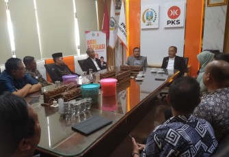 Pertemuan yang berlangsung di ruang Fraksi PKS DPRD Jatim