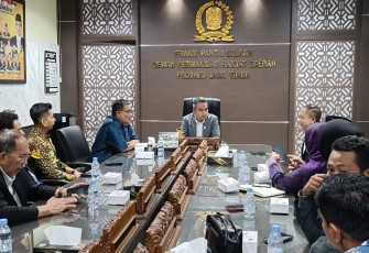 Pertemuan berlangsung di Ruang Fraksi Golkar DPRD Jatim, Surabaya, Rabu (10/9/2025).