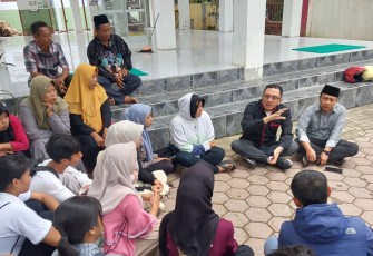Wakil Ketua DPRD Jawa Timur, Deni Wicaksono saat langsung mendatangi SMAN 1 Kampak Trenggalek, Rabu (27/8/2025).