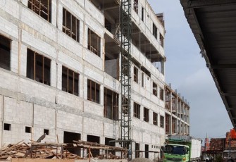 Gedung RS PKU Muhammadiyah Blora dalam proses pembangunan.