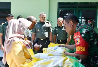 Gerakan Pangan Murah di Makoramil 0802/05 Kauman, Desa Somoroto, Kecamatan Kauman, Kabupaten Ponorogo, Selasa (26/8/2025).