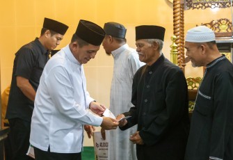 Gubernur Ansar saat Safari Ramadhan di Masjid Jami Al Muflihun