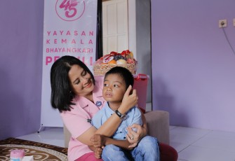 Ketua Bhayangkari Pengurus Daerah Kalteng Ny. drg. Irene Iwan Kurniawan
