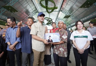 Menteri Transmigrasi M. Iftitah Sulaiman Suryanagara