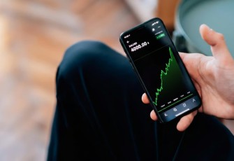 Harga emas (XAUUSD) stabil ditengah kekhawatiran shutdown AS