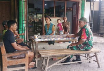 Komsos Babinsa bersama warga binaannya