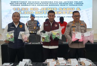 Ditresnarkoba Polda Jateng Kombes M Anwar Natsir saat konferensi pers, Senin (6/1/25)