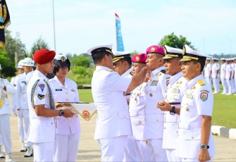 Pangkoarmada III Laksda TNI Hersan saat sertijab jabatan strategis, Senin (6/1/25)
