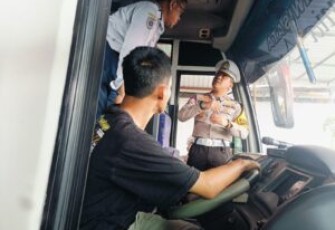 Ramp check bus pariwisata di wilayah Polres Probolinggo, Rabu (15/1)