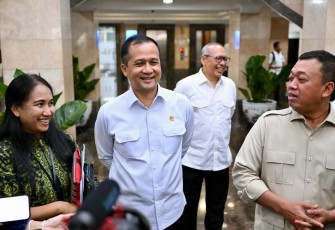 Mentrans M Iftitah Sulaiman memberikan keterangan usai rakor lintas kementerian di Jakarta, Rabu (5/2)